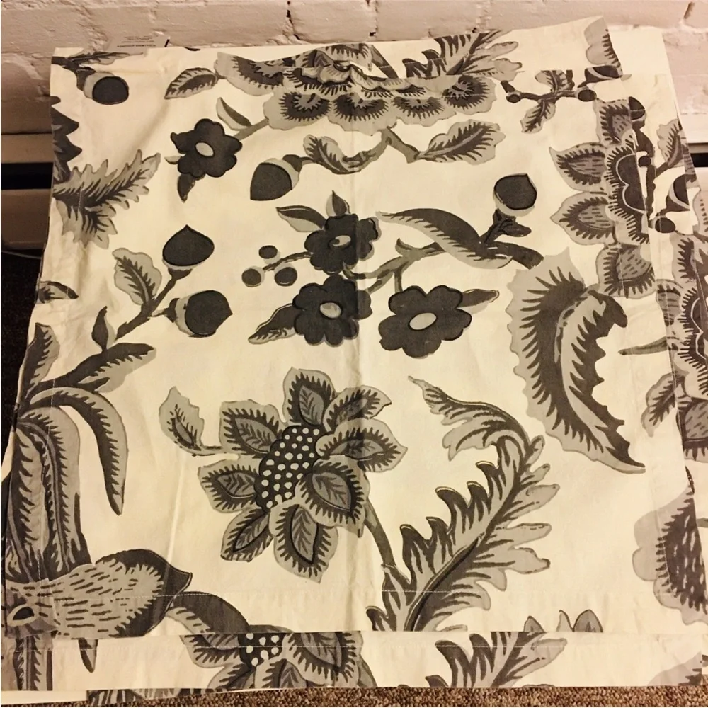 Williams Sonoma gray floral cotton napkins set of five